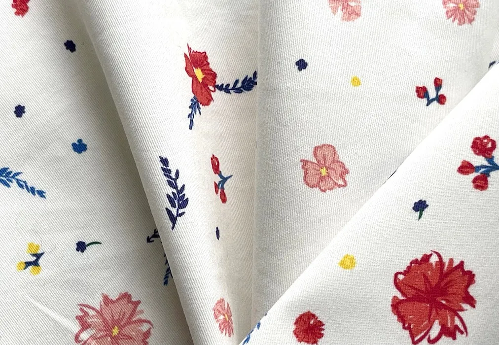 Fluttering Fleurs Stretch Cotton Twill (Made in Italy)